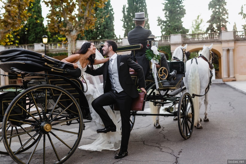 Elección, protocolo y decoración del coche de los novios el día de